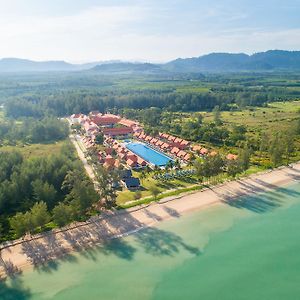 Le Menara Khao Lak beachfront Villa&Resort